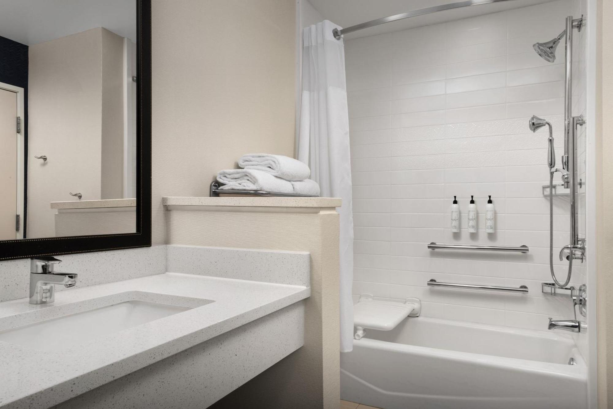 Hotel Fairfield Inn & Suites By Marriott Panama City Beach Upper Grand Lagoon